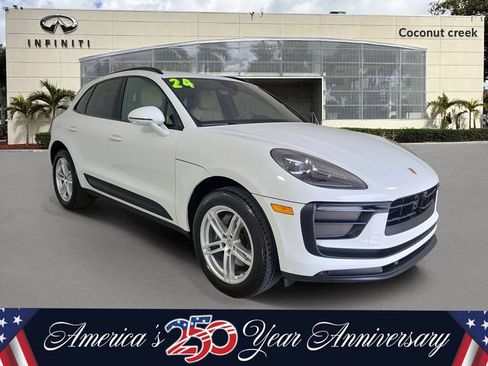 Used 2024 Porsche Macan AWD/4WD image 1