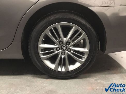 Used 2017 Toyota Camry SE w/ Moonroof Package image 19