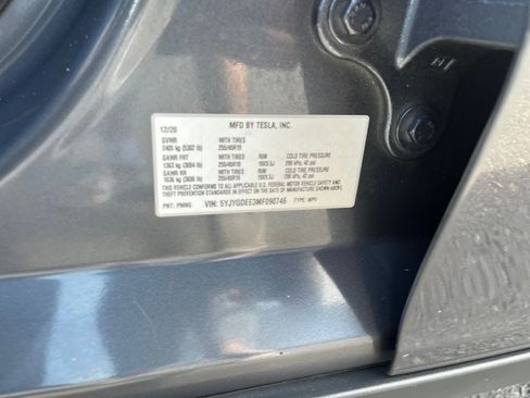 Used 2021 Tesla Model Y Long Range AWD/4WD image 32