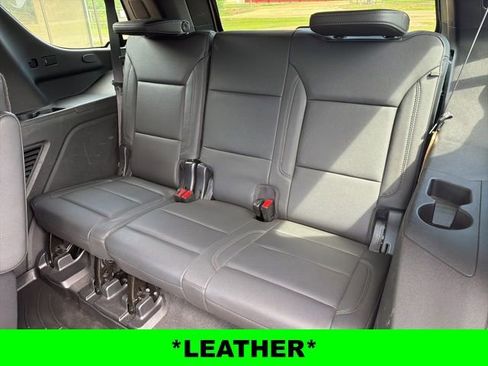 Used 2022 Chevrolet Tahoe Z71 w/ Luxury Package AWD/4WD image 11