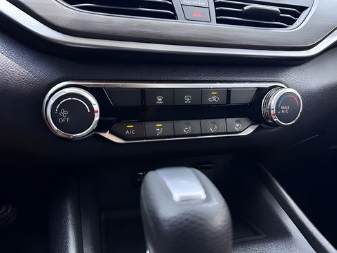 Certified 2025 Nissan Altima 2.5 SV FWD image 10