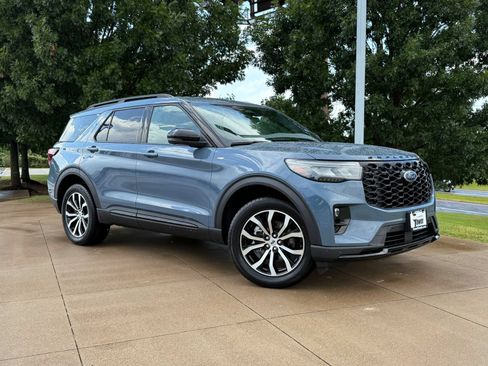 Used 2025 Ford Explorer ST-Line AWD/4WD image 1