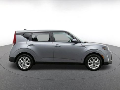 Used 2025 Kia Soul LX w/ LX Technology Package FWD image 10