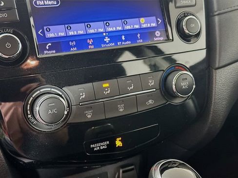 Used 2018 Nissan Rogue S image 16