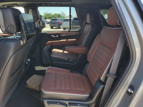 Used 2023 GMC Yukon Denali Ultimate AWD/4WD image 17