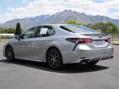 Used 2021 Toyota Camry SE w/ Cold Weather Package FWD image 4