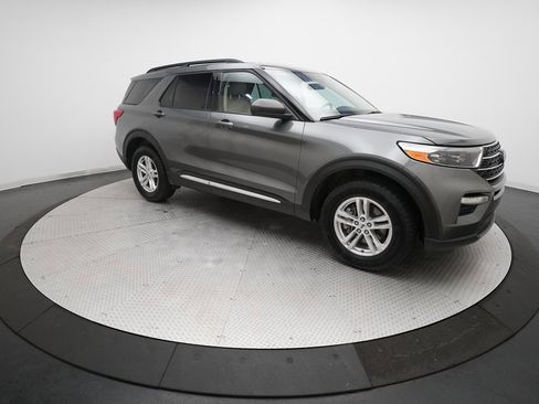 Used 2023 Ford Explorer XLT w/ Equipment Group 202A image 13