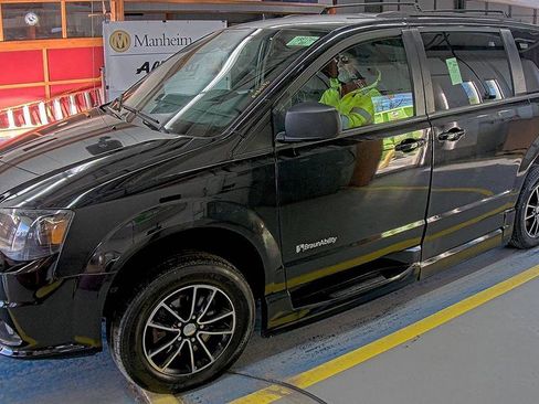 Used 2019 Dodge Grand Caravan GT image 1