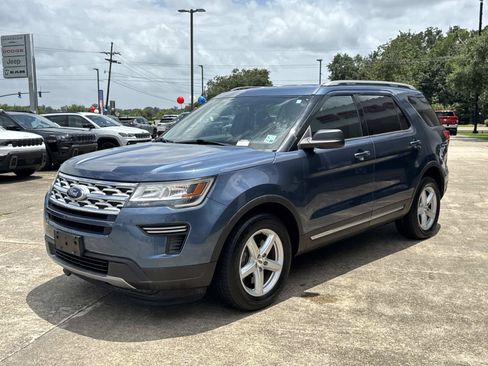 Used 2019 Ford Explorer XLT FWD image 3
