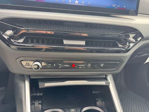 Used 2025 BMW 330i xDrive Sedan w/ M Sport Package AWD/4WD image 13