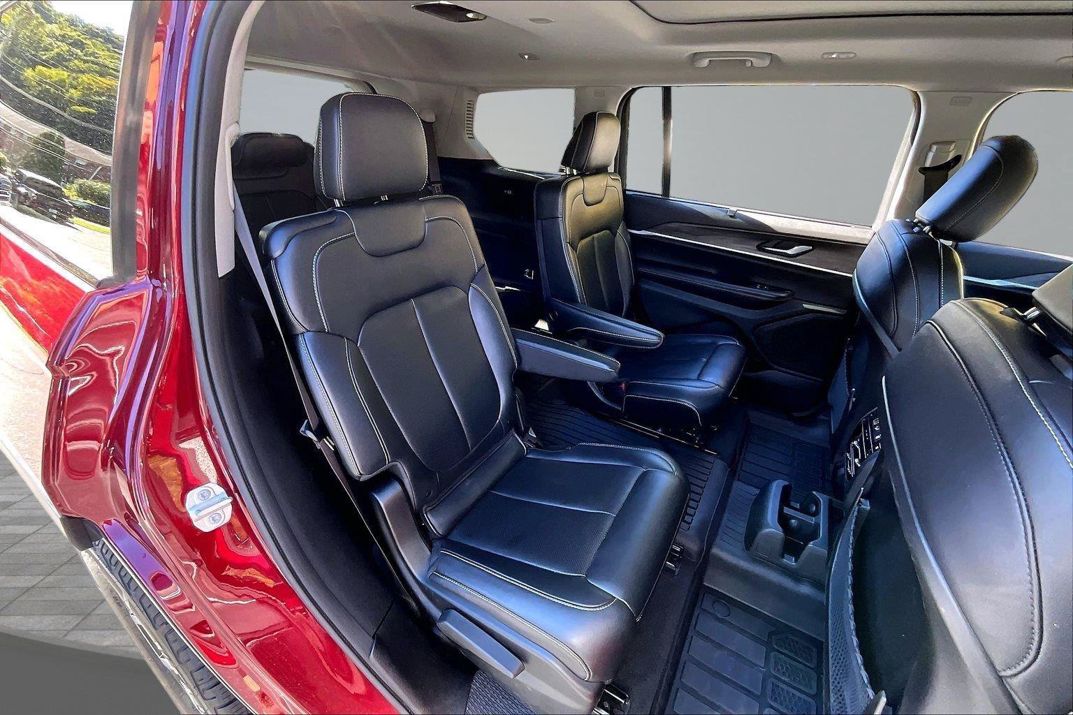 Used 2023 Jeep Grand Cherokee L Limited w/ Luxury Tech Group II AWD/4WD image 27
