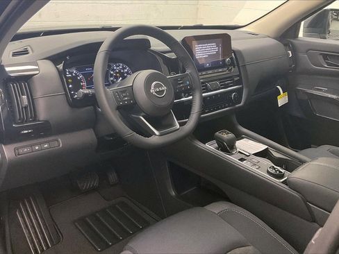 Certified 2025 Nissan Pathfinder SV image 8