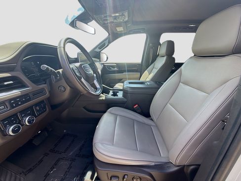Used 2022 GMC Yukon XL SLT w/ SLT Premium Package AWD/4WD image 16
