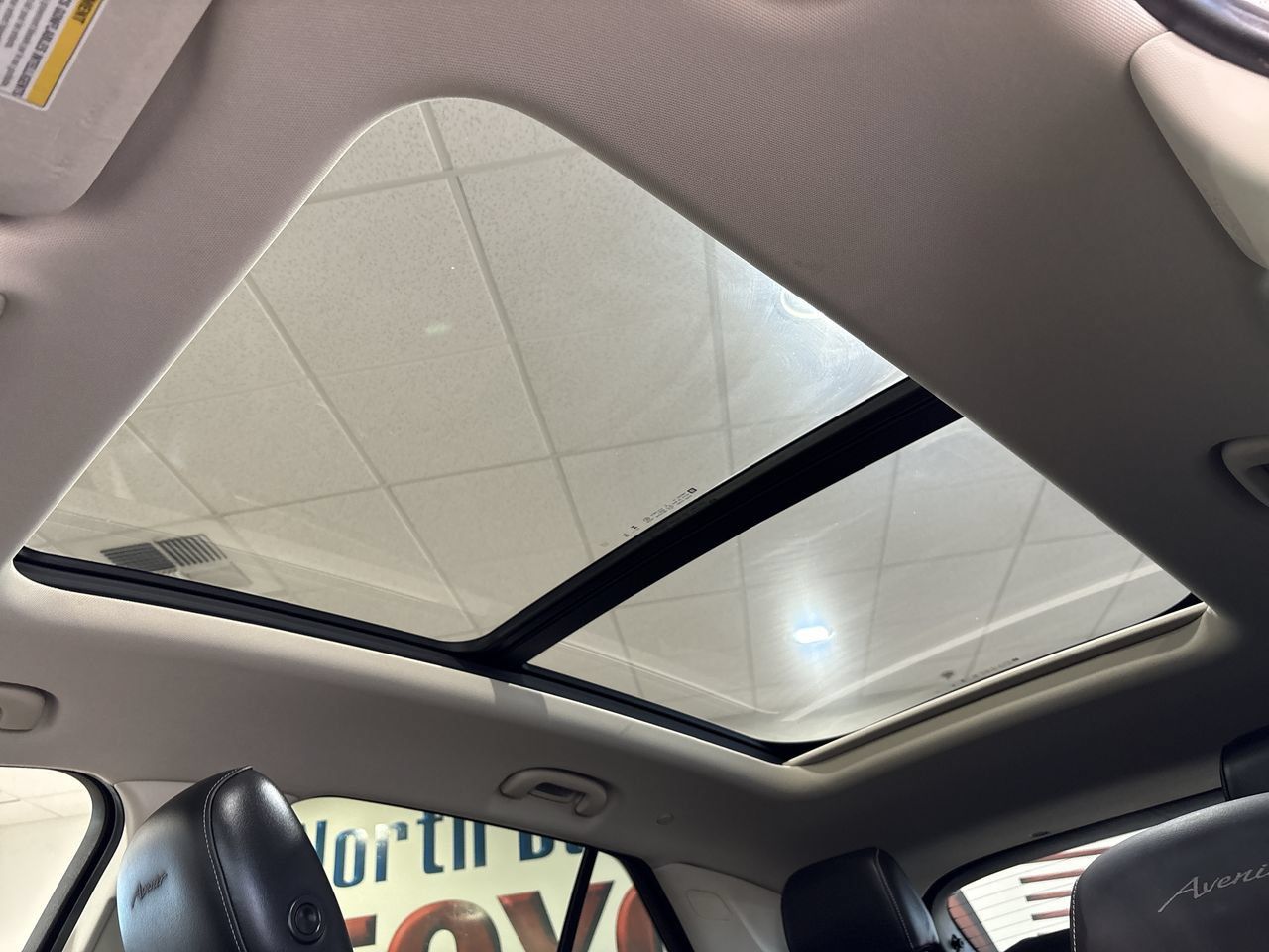Used 2023 Buick Envision Avenir AWD/4WD image 23