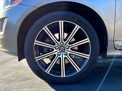 Used 2016 Volvo XC60 T5 Premier image 12