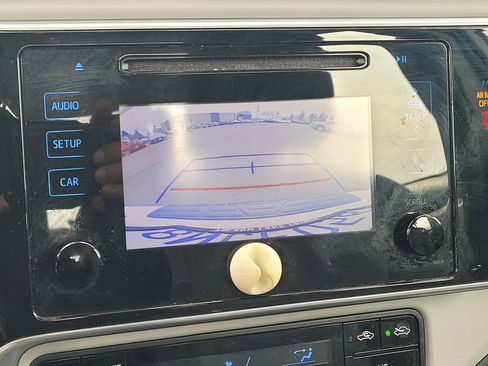 Used 2019 Toyota Corolla LE image 12