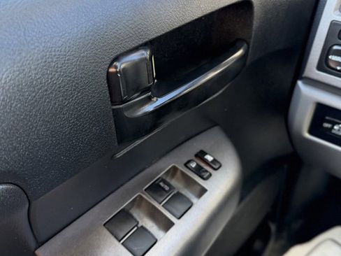 Used 2012 Toyota Tundra 4x4 CrewMax w/ SR5 Pkg image 39