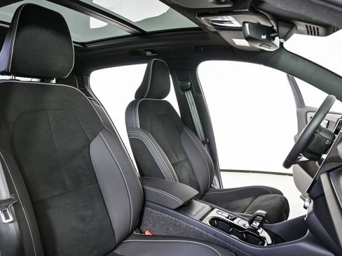 Certified 2025 Volvo XC40 B5 Plus image 24