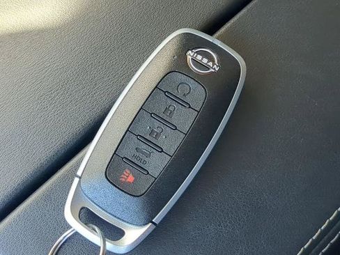 Certified 2025 Nissan Rogue SL w/ Tech Package FWD image 30