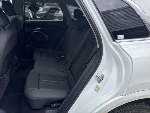 Used 2025 Audi Q5 Premium w/ Convenience Package AWD/4WD image 14