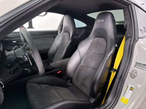 Used 2018 Porsche 911 GT3 RWD image 3