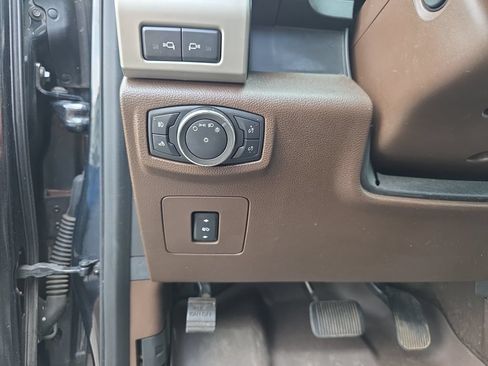 Used 2015 Ford F150 King Ranch w/ Equipment Group 601A Luxury AWD/4WD image 22