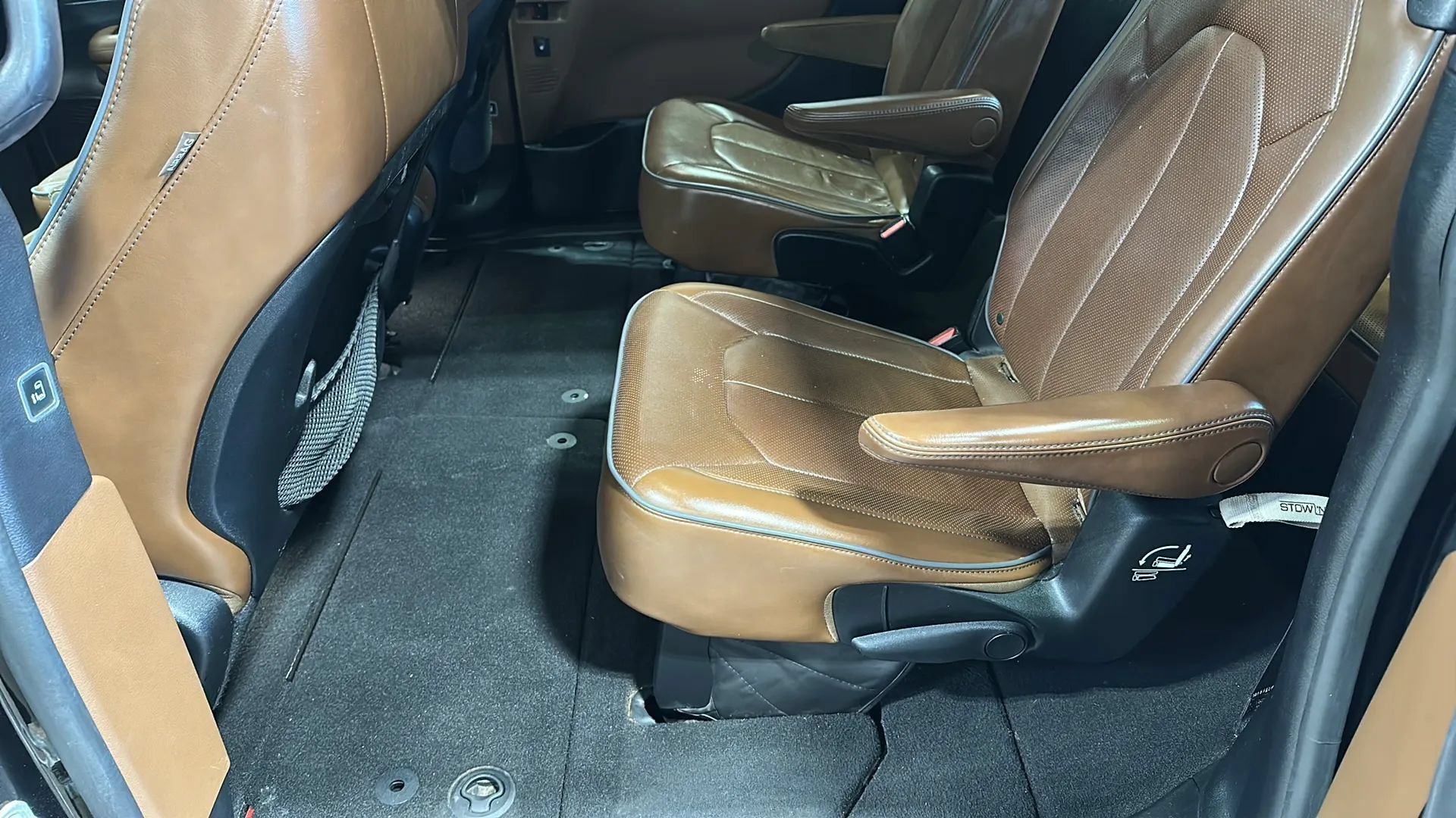 Used 2017 Chrysler Pacifica Limited w/ Tire & Wheel Group FWD image 10