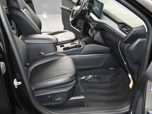 Certified 2026 Ford Escape SE w/ PHEV Premium Package FWD image 16