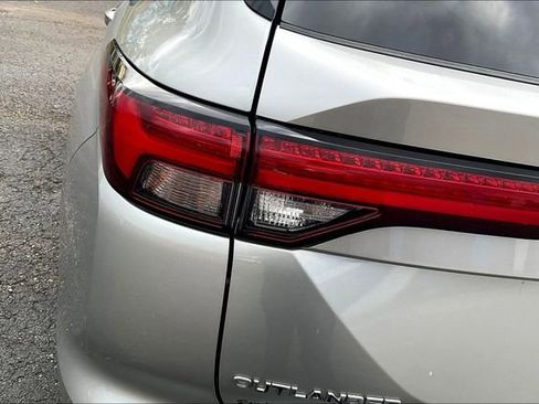 Used 2022 Mitsubishi Outlander SEL image 29