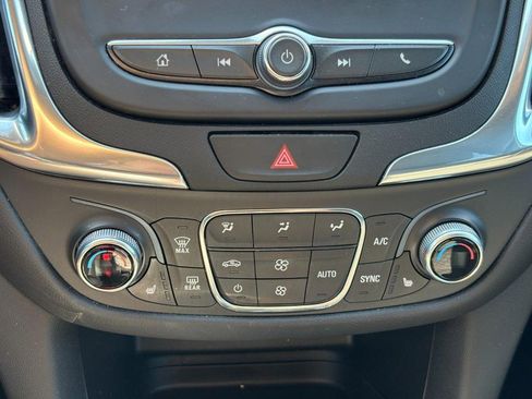 Used 2021 Chevrolet Equinox LT image 22