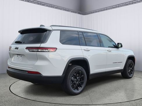 New 2026 Jeep Grand Cherokee L 2WD image 3
