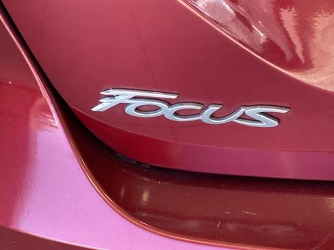 Used 2014 Ford Focus SE w/ SE Sport Package FWD image 11