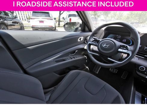 Certified 2025 Hyundai Elantra Sport FWD image 9