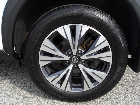 Used 2021 Nissan Rogue SV w/ Premium Package image 12