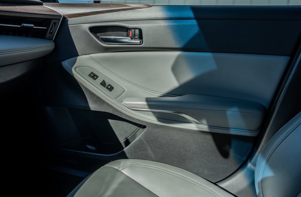 Used 2020 Toyota Avalon XLE FWD image 23