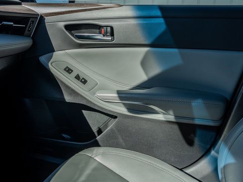 Used 2020 Toyota Avalon XLE image 23