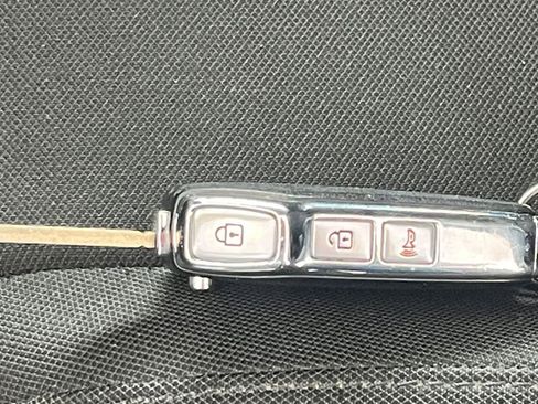 Used 2025 Kia Sportage LX image 21