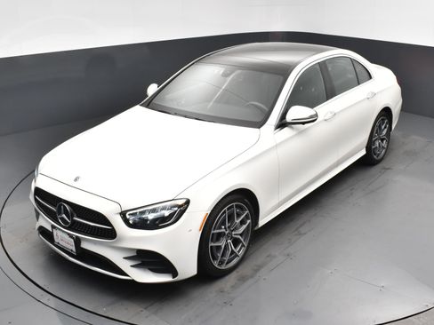 Used 2021 Mercedes-Benz E 350 4MATIC Sedan w/ Premium Package image 21