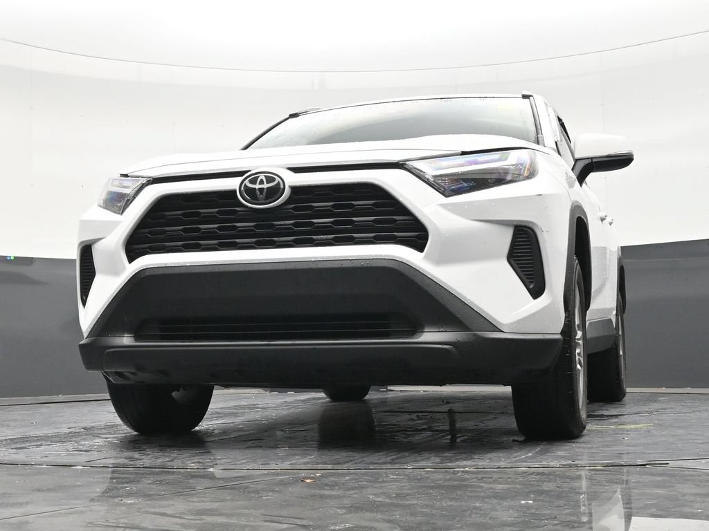 Used 2025 Toyota RAV4 XLE w/ Weather Package AWD/4WD image 27