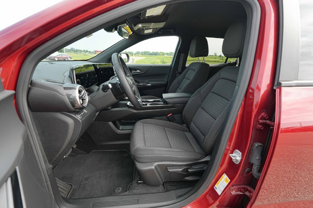 Used 2026 Chevrolet Equinox LT AWD/4WD image 18