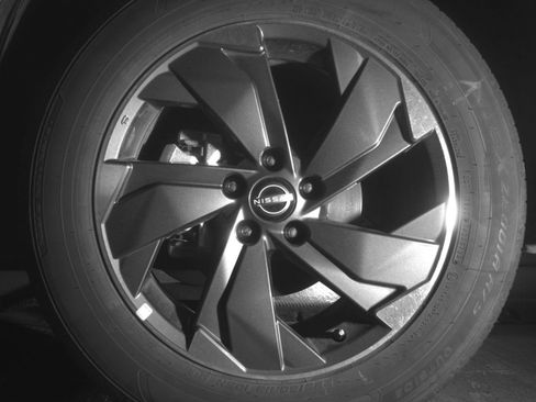 Used 2025 Nissan Rogue SV FWD image 15
