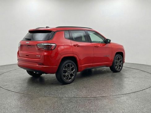 Used 2025 Jeep Compass Limited AWD/4WD image 9