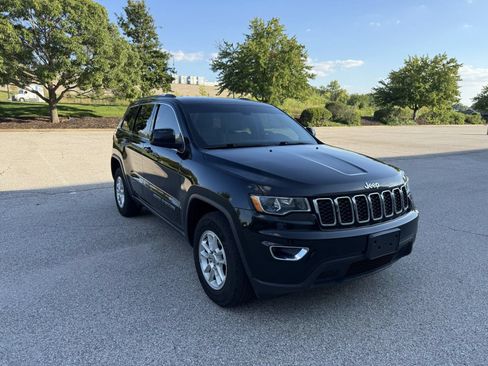 Used 2020 Jeep Grand Cherokee Laredo RWD image 3