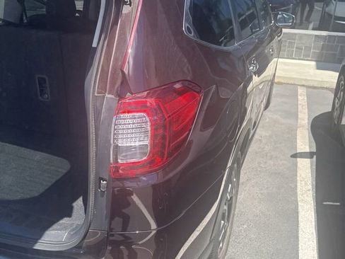 Used 2023 Subaru Ascent Touring AWD/4WD image 9