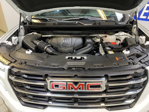 Used 2026 GMC Acadia Elevation w/ Elevation Premium Package AWD/4WD image 9