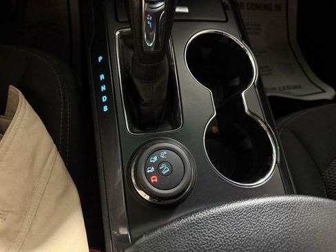 Used 2016 Ford Explorer XLT image 28