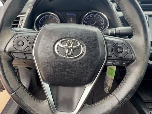 Used 2018 Toyota Camry SE FWD image 10