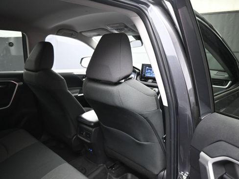 Used 2022 Toyota RAV4 XLE FWD image 26