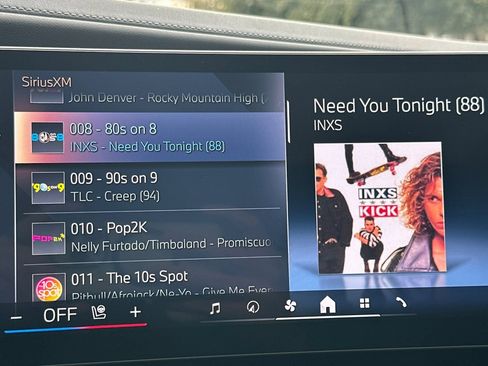 Used 2025 BMW 740i w/ Premium Package image 24