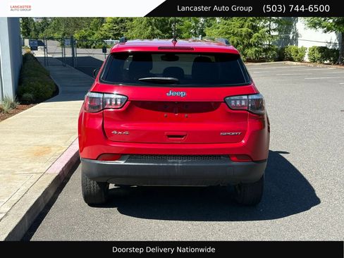 Used 2018 Jeep Compass Sport AWD/4WD image 5